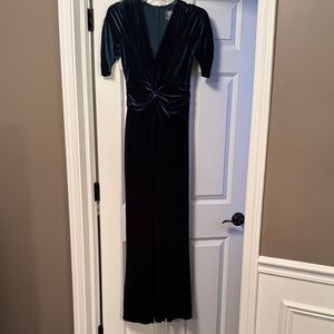 Vince Camuto Velvet Jumpsuit in Forest Green size 4